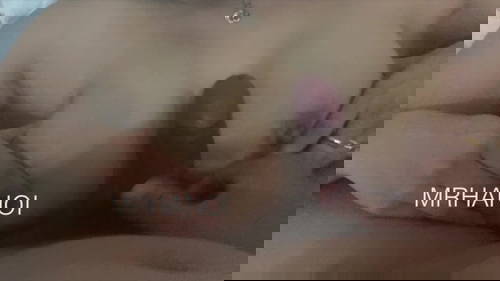 Em gái thích xuất tinh lên ngực